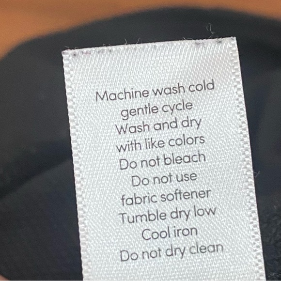 ATHLETA Black Midtown Cuffed Athletic Shorts Size 10 - Picture 11 of 13